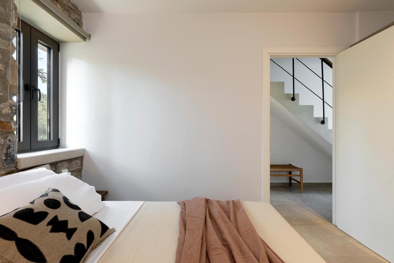 Lichnos Luxury Suites Sourpi Exterior photo