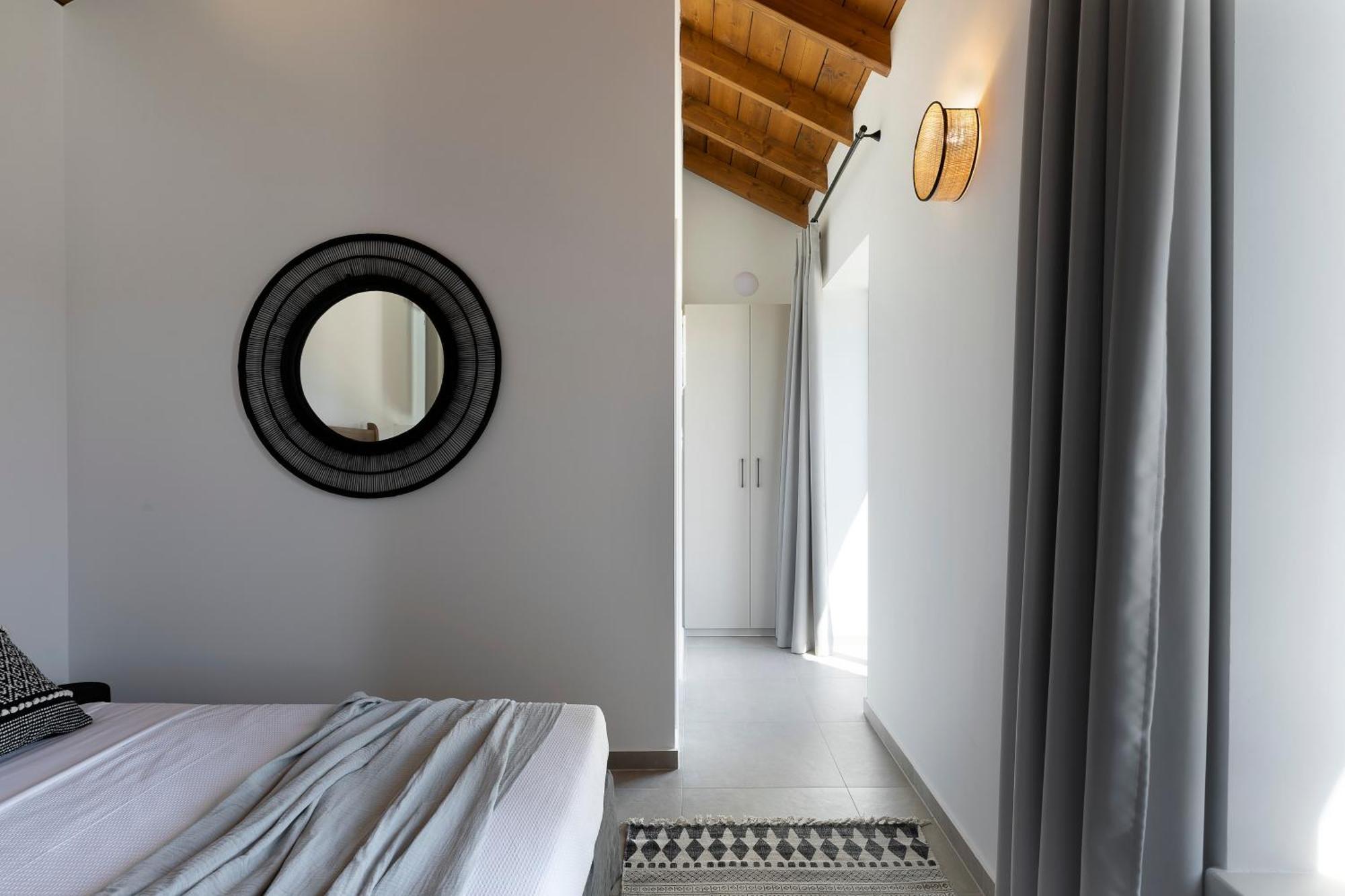Lichnos Luxury Suites Sourpi Exterior photo