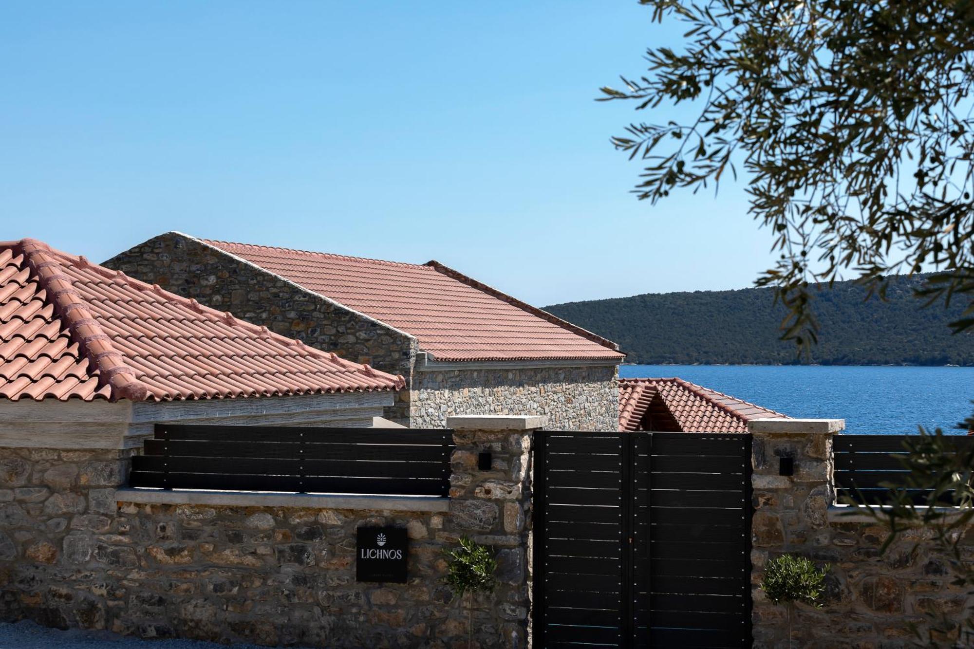 Lichnos Luxury Suites Sourpi Exterior photo